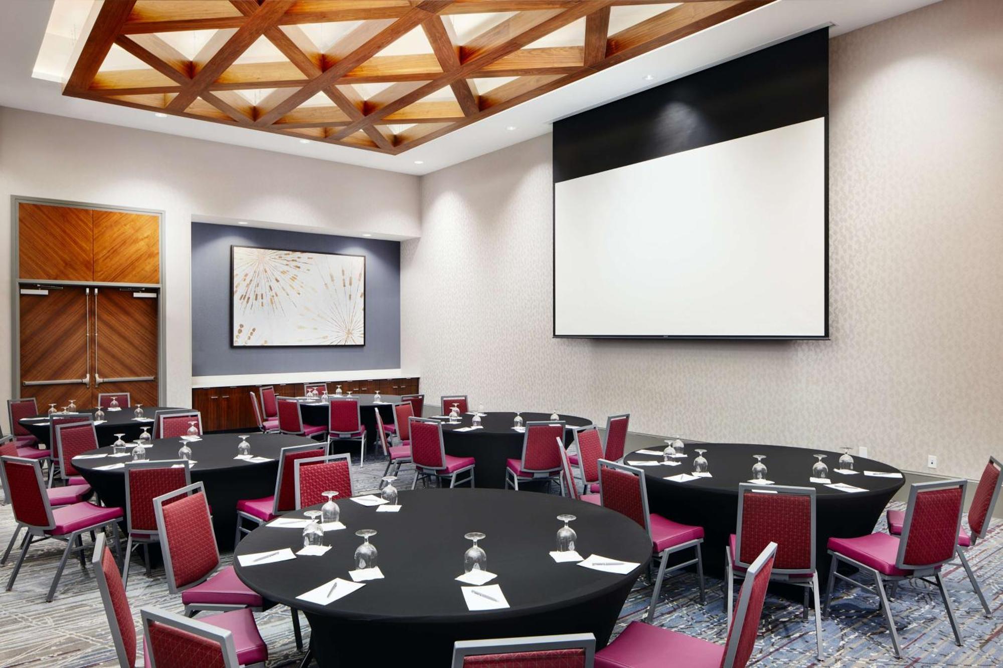 Embassy Suites By Hilton Atlanta Airport North Hapeville 외부 사진