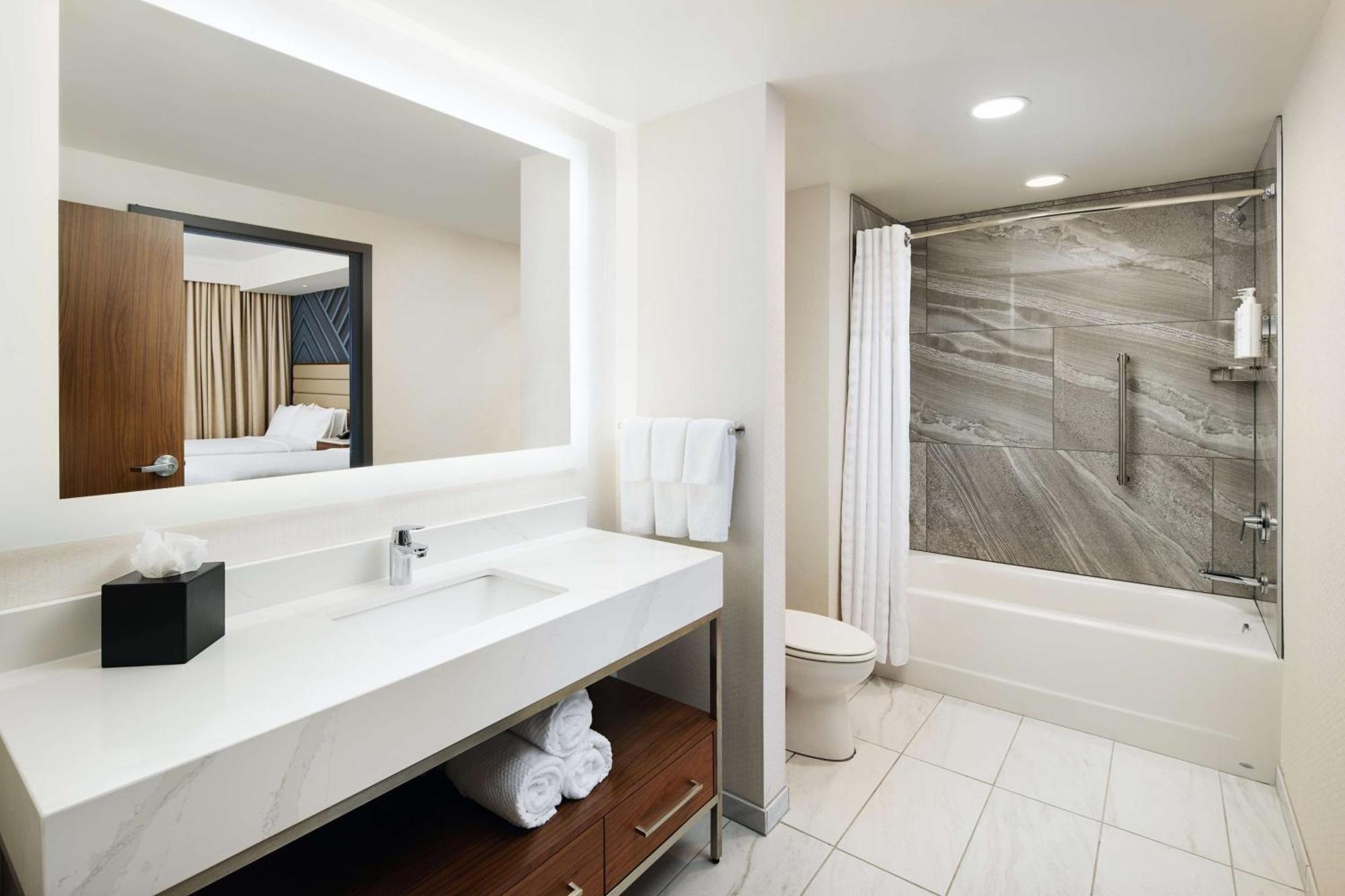 Embassy Suites By Hilton Atlanta Airport North Hapeville 외부 사진