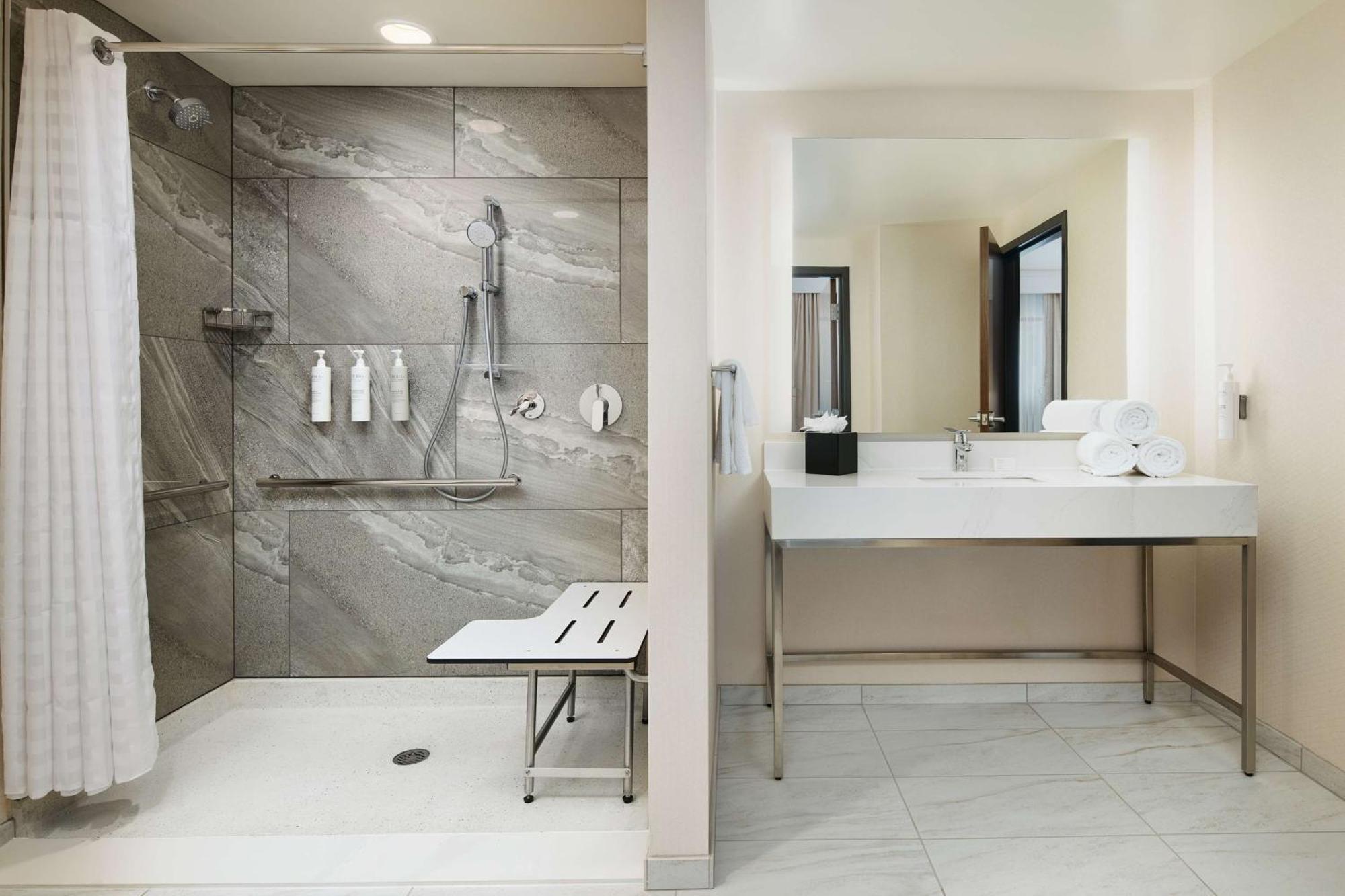 Embassy Suites By Hilton Atlanta Airport North Hapeville 외부 사진