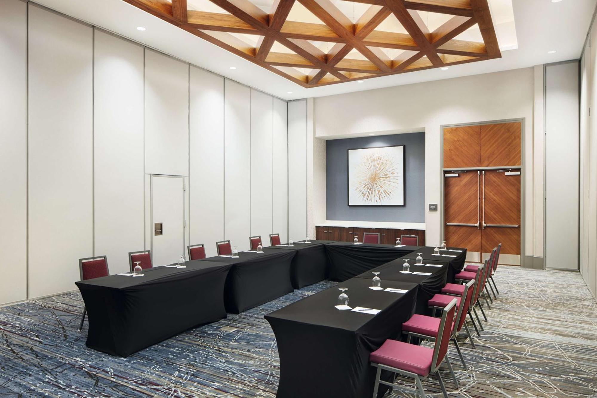 Embassy Suites By Hilton Atlanta Airport North Hapeville 외부 사진