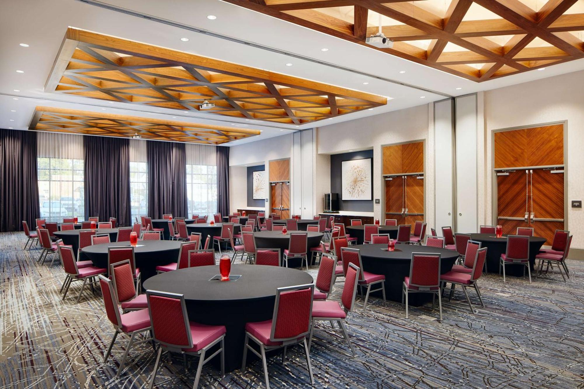 Embassy Suites By Hilton Atlanta Airport North Hapeville 외부 사진