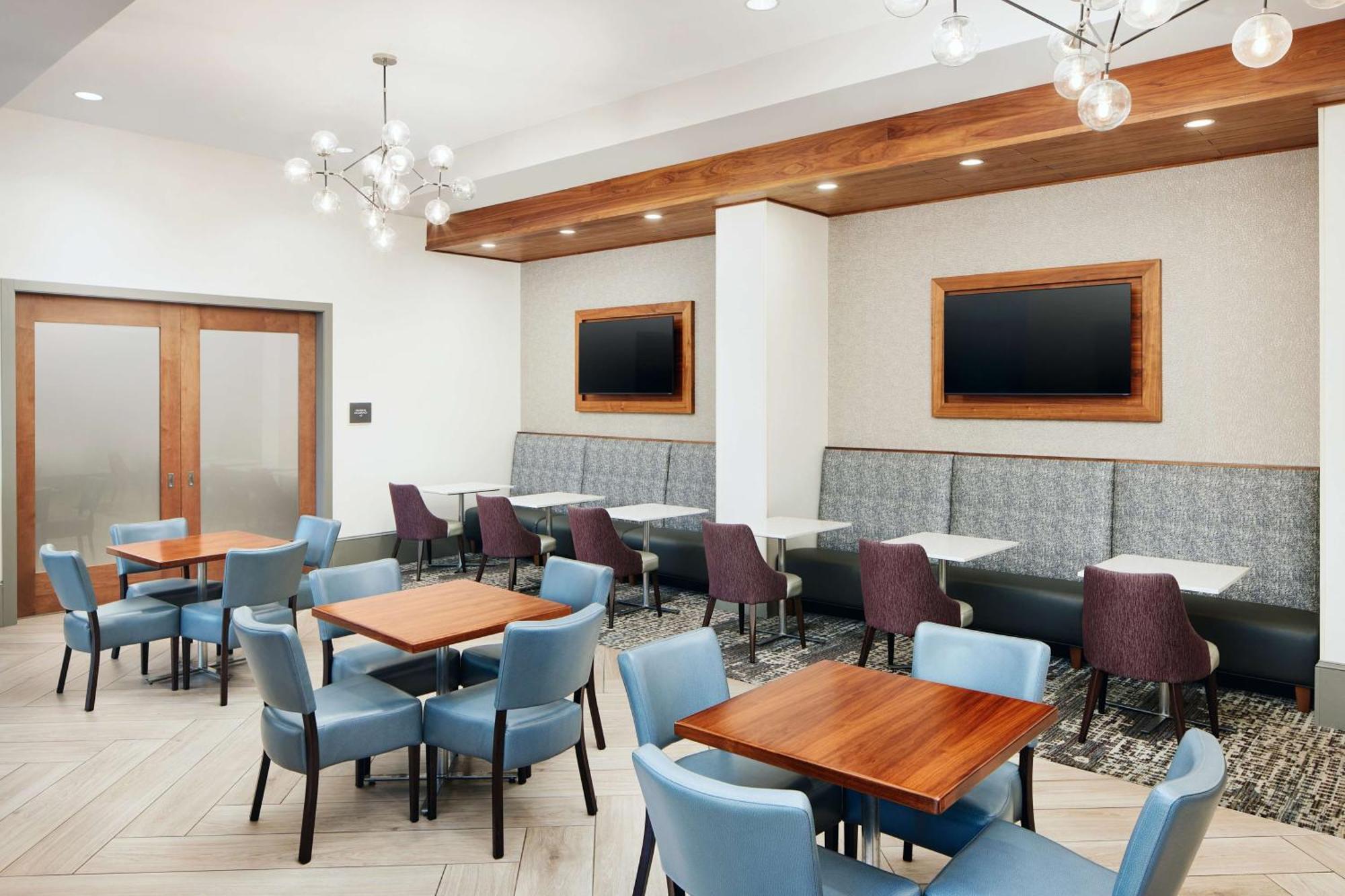 Embassy Suites By Hilton Atlanta Airport North Hapeville 외부 사진